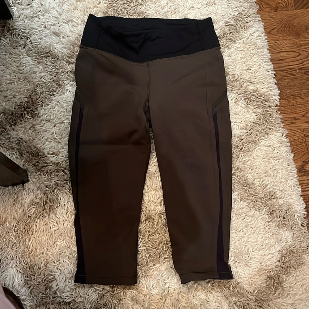 WOMENS LULULEMON LEGGINGS SIZE 6
